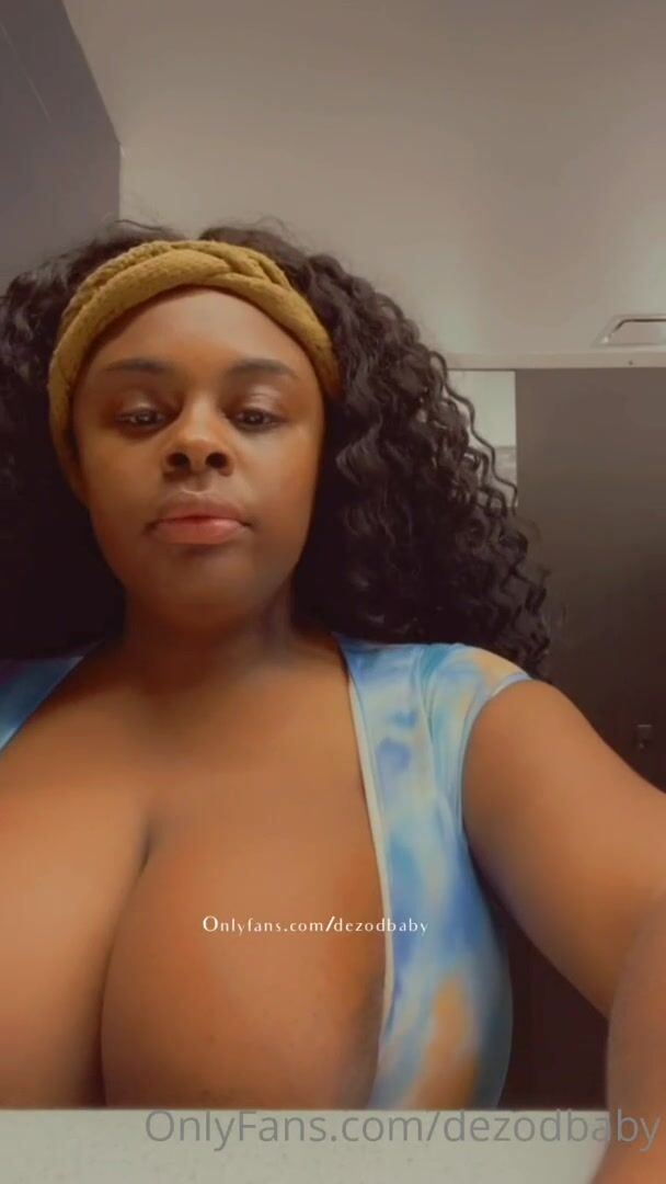 Shake those big tittys