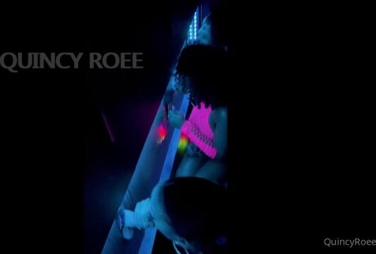 Glory hole parties seem lit ????