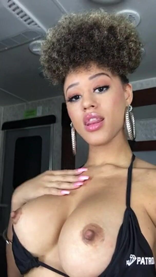 Big ol tittes