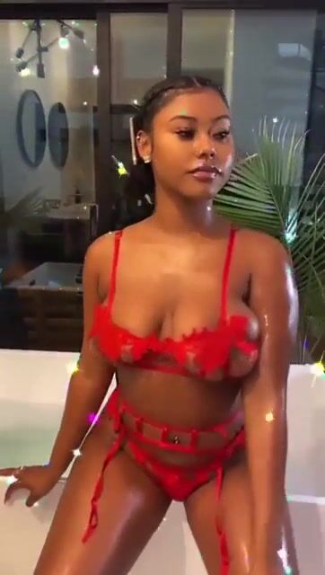 My boobs can’t even fit in????????