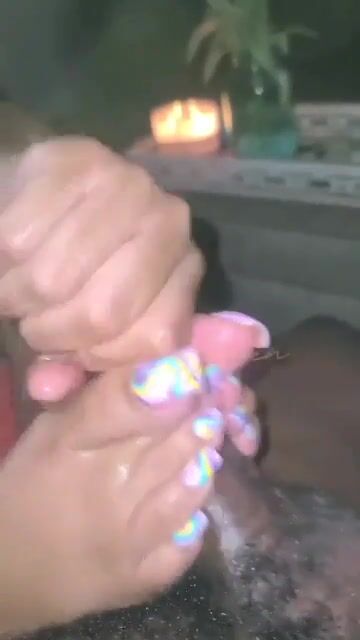 Dem toes omg