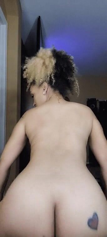 A lil nude Twerk...