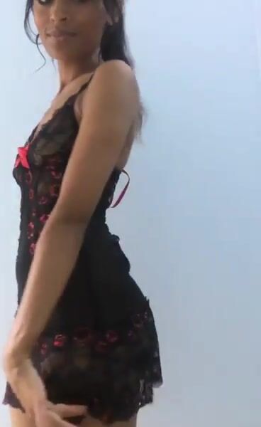 A huge ass on a small Girl ????