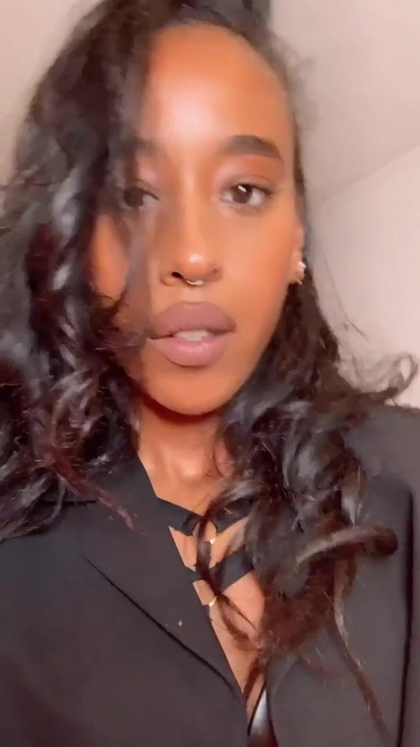 Can I seduce you with my eyes? ☺️????