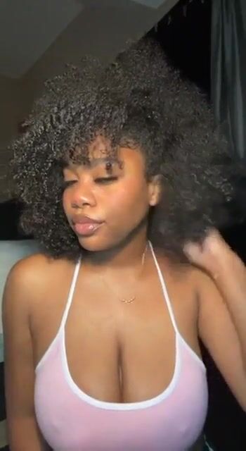 Please WHO IS THIS GIRL??? Apparently her first name is Jada but I need her @/ twitter please