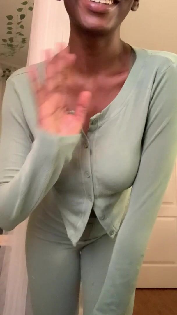 Your busty fucktoy ready to serve ????