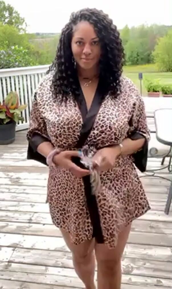 Outdoor titty reveal ????????