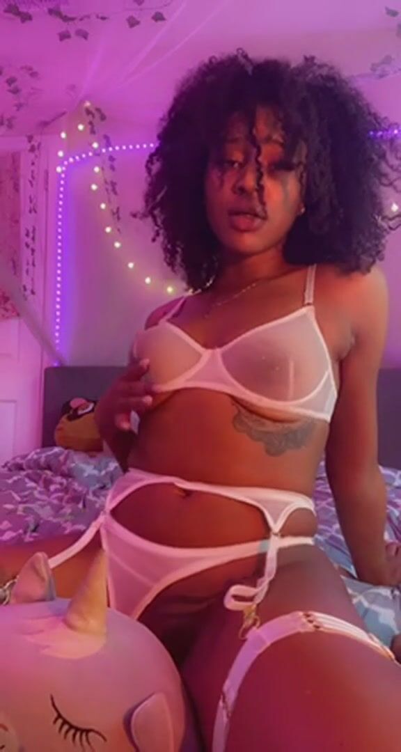 I love cuming on my pillow wayy to much